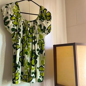 *SOLD* MANUHEALI’I blouse with green flowers ~ size small